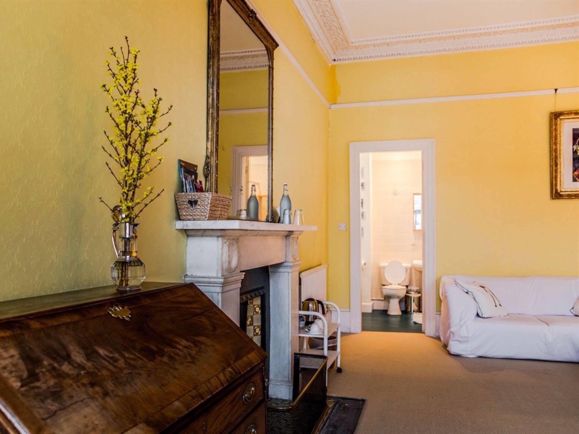 Winter Cherry Bed & Breakfast Edinburgh Bagian luar foto