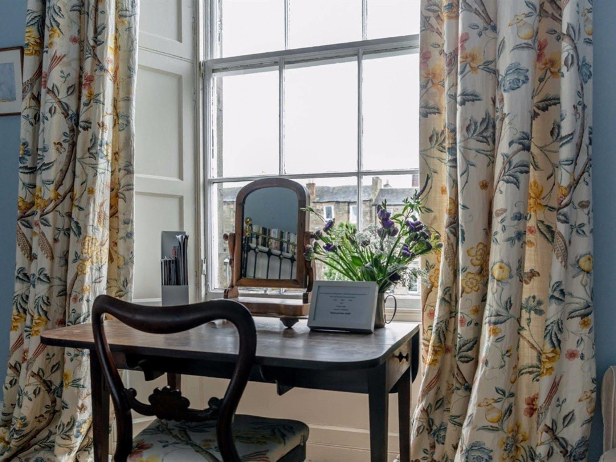 Winter Cherry Bed & Breakfast Edinburgh Bagian luar foto